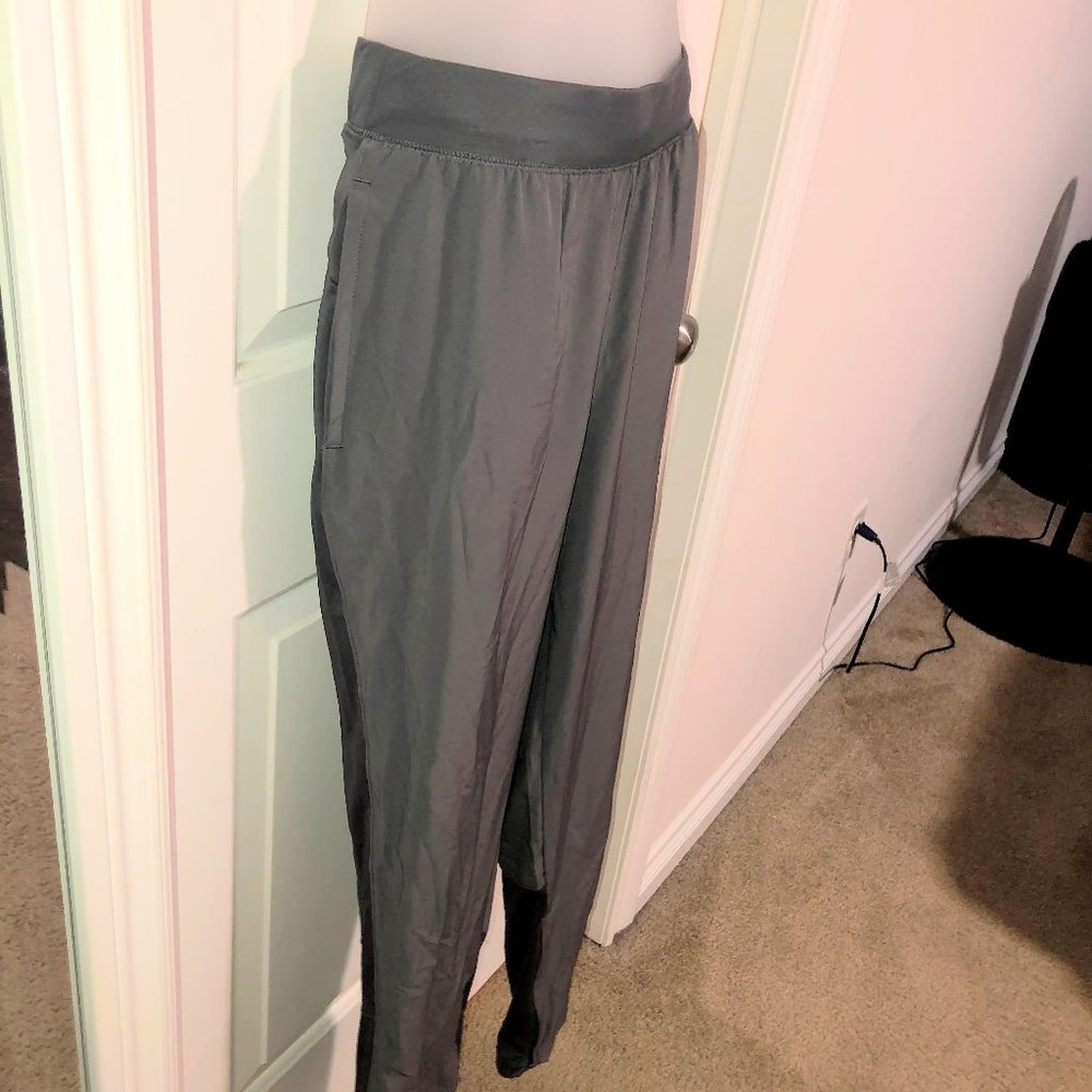 NWOT Mens leisure wear warm-up pants